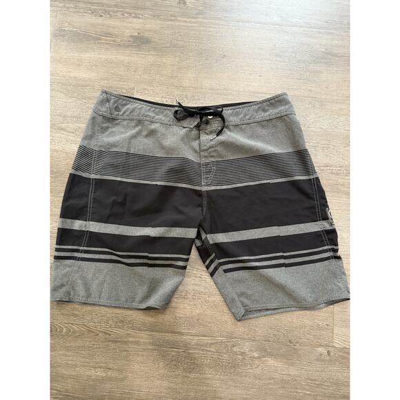 Men's Board Shorts Size 38 Hurley Volcom Swim Trunks Unlined - Picture 2 of 11